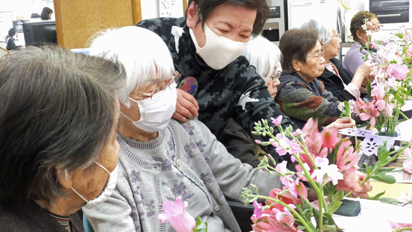 平田先生と“花咲く”を製作