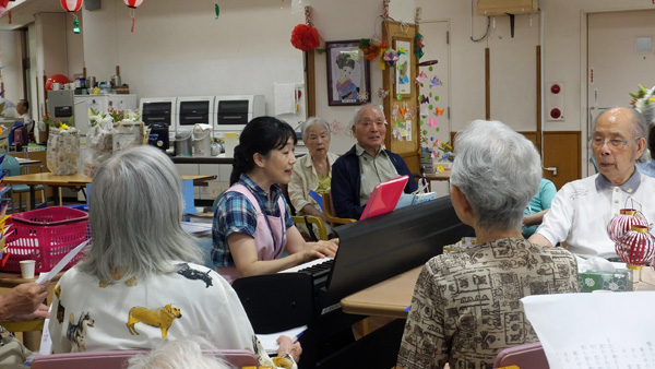 職員伴奏によるコーラス 