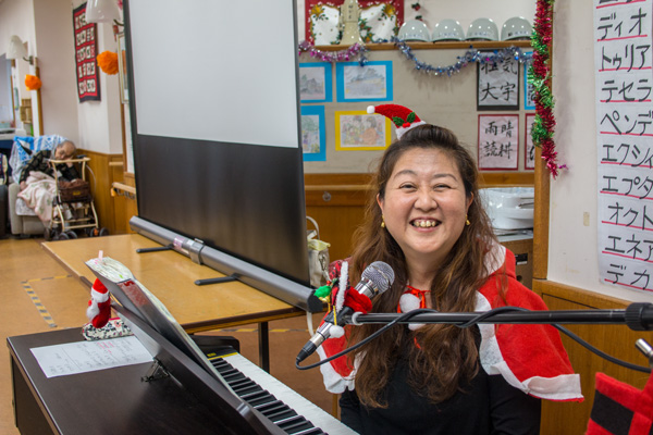 大村みのり先生とクリスマスソングを歌う