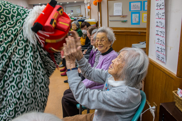 今日の獅子舞