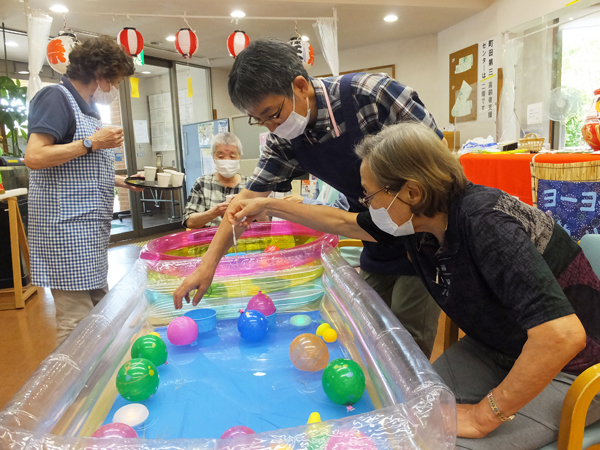 ヨーヨー釣りと金魚すくい